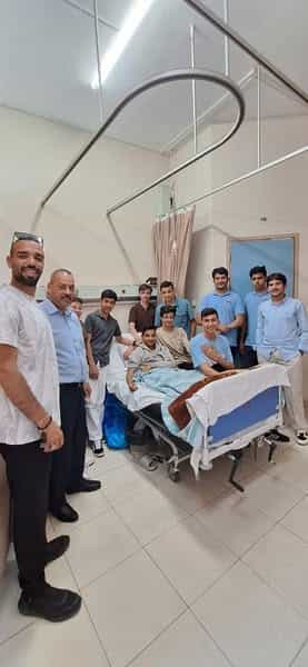 قام وفد من إدارة المدرسة ومعلميها وطلاب الصف العاشر بزيارة الطالب عامر ابو زيد