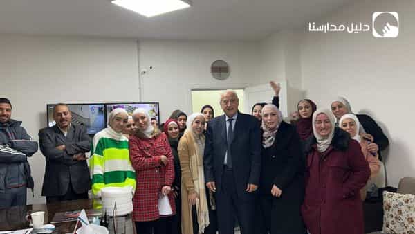 حرصا منا على توثيق اواصر المحبة والألفة بين كوادر المدرسة  اقمنا احتفالا  للفاضلة السيدة ناديا عمرو