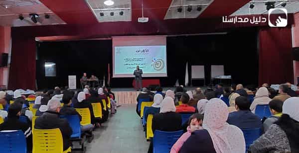 اجتماع مدير المدرسة الدكتور سامر ابو عيشة وبحضور المعلمين المشرفين عن عمرة عشاق المصطفى