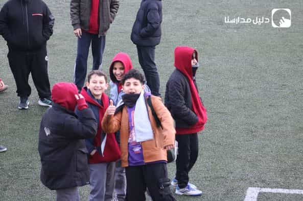 اليوم الأول لافتتاح الفصل الدراسي الثاني، شهدت ثانوية البنين في المدارس العمرية في عمان مشهدًا مفرحًا ومبهجًا