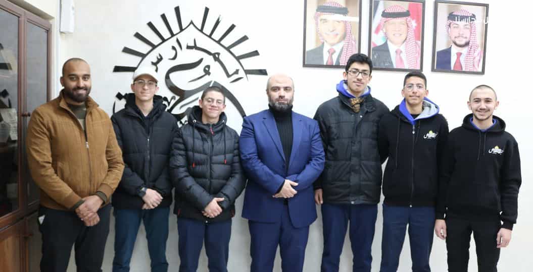 قام وفد من طلاب لجنة القدس الطلابية بزيارة السيد مدير المدرسة الأستاذ عبادة الحياري لتهنئته بمناسبة توليه إدارة المدرسة