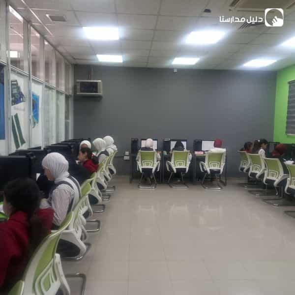 يحرص قسم العلوم على تفعيل مختبرات الحاسوب لتعزيز التعلم التقني وتزويد طالباتنا بمهارات متنوعة