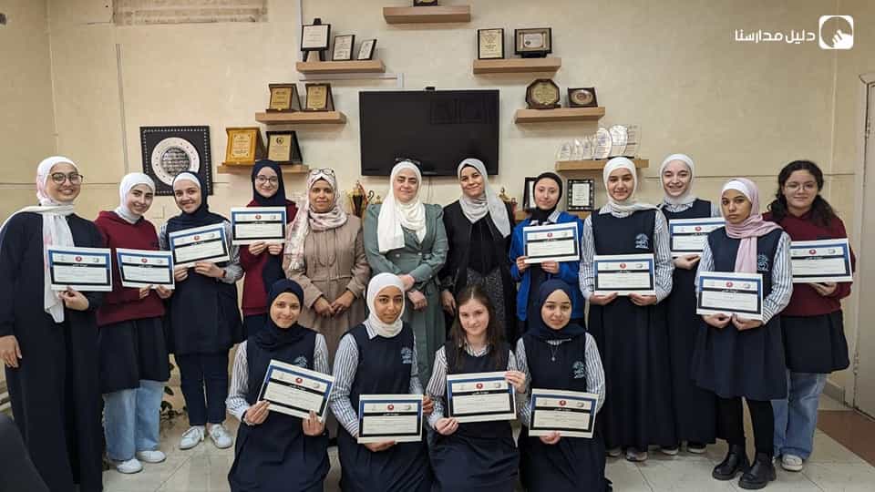 قامت مديرة ثانوية البنات الأستاذة سوزان المحتسب  بتكريم ثلة من الطالبات المشاركات في مبادرة إثراء المحتوى العربي