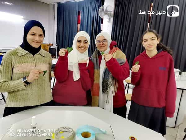 فعّلت المعلمة أماني زعيتر إستراتيجية التفكير الناقد بمهاراته المختلفة
