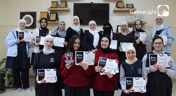 كرمت المديرة معلمات قسم الحاسوب لمشاركتهن الفاعلة في تدريب الطالبات المشاركات في مسابقة  الذكاء الاصطناعي