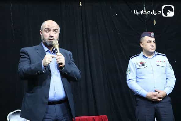 استضافت ثانوية البنين النقيب معن القضاة ليحاضر بطلاب الصف السابع والثامن حول مخاطر الجرائم الإلكترونية