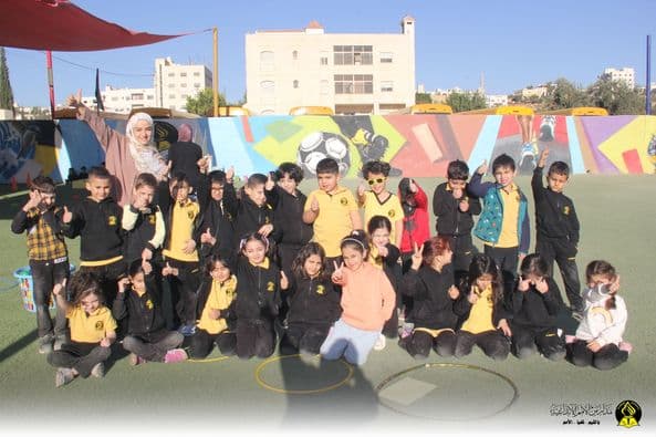 (في الأمم الإبداعية تعلمنا ولعبنا بكل حيوية و همة قوية في نشاط( نلعب و نتعلم