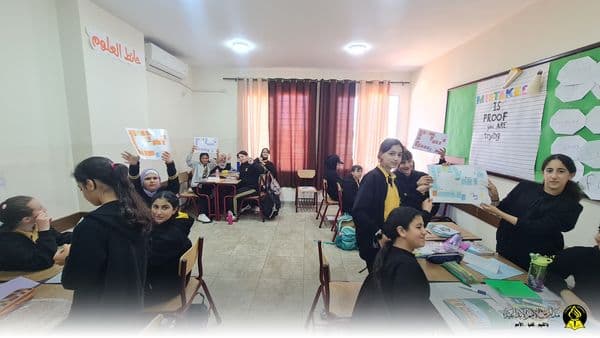 مهمات تفاعلية تعاونية شيّقة أدتها طالبات الصف السابع في حصة اللغة العربية