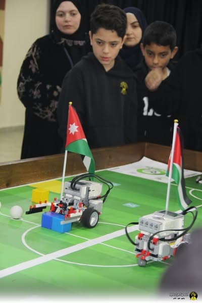 نظمت مدارس الأمم الإبداعية بالتعاون مع مركز روبوتنا أولمبياد كرة القدم للروبوتات