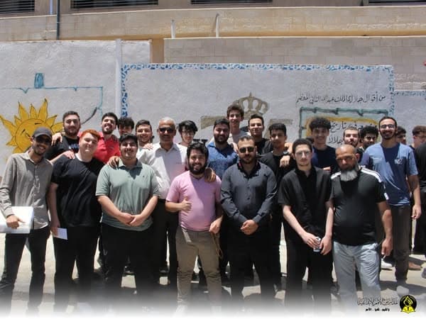 اطمأن المدير العام لمدارس الأمم الإبداعية الأستاذ محمود جبر متعب على طلبة الثانوية العامة