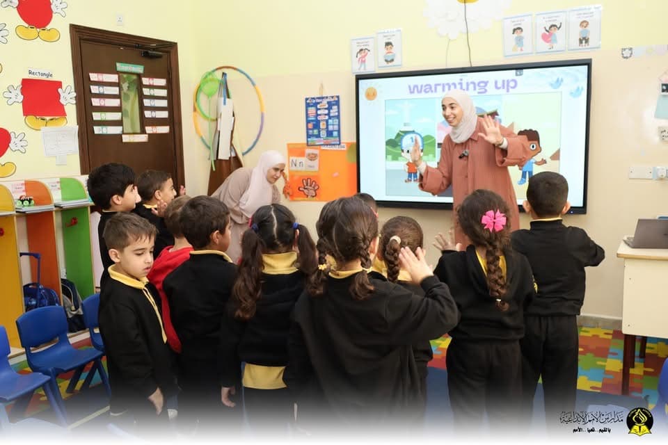 KG2 خطواتهم السحرية الأولى نحو عالم القراءة باللغة الإنجليزية