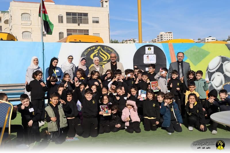 اجتمع طلاب القسم الأساسي في نشاط القراءة سعادة
