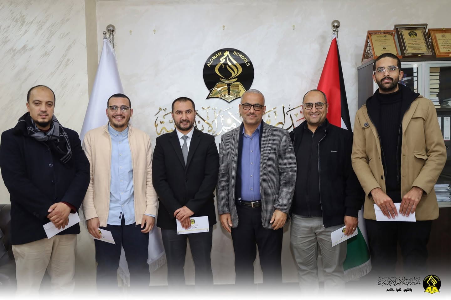 كرّم المدير العام الأستاذ محمود جبر متعب كوكبة من معلمينا