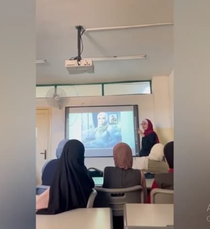 نظم قسم الثانوي إناث نشاط أسبوع الحجاب تحت عنوان هذه حفيدتك ياعائشة