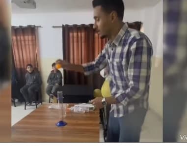 تفعيل مختبر العلوم من خلال حصص متعددة لمادة العلوم الصف الثامن