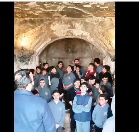 قام طلاب الصف السابع بزيارة دينية منهجيه.. إلى مقام أهل الكهف