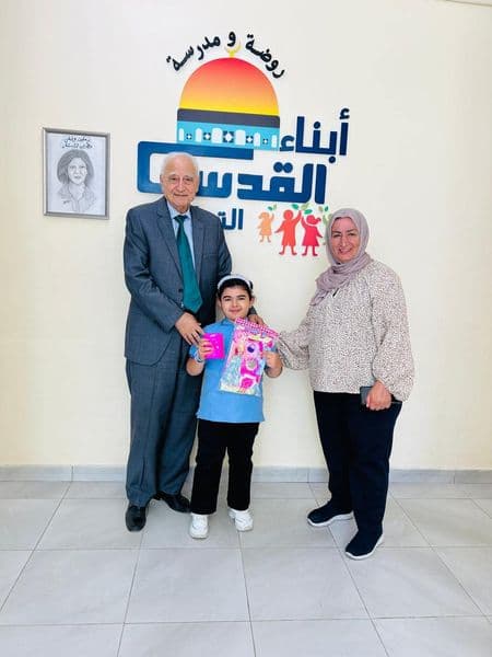 تكريم الطالبه ملك عايش محمد من الصف الثاني وذلك لفوزها بالمدالية الفضية في الكراتيه