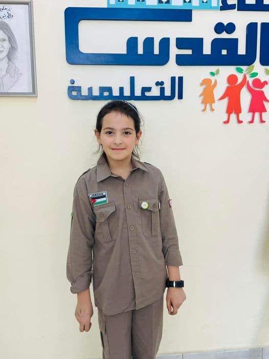 الطالبة دينا عمرو من قسم الكشافة