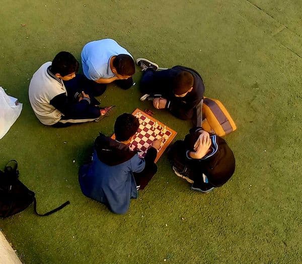 ما أجمل هذا الصباح  حين تشاهد طلابك يمارسون الرياضة العقلية والبدنية