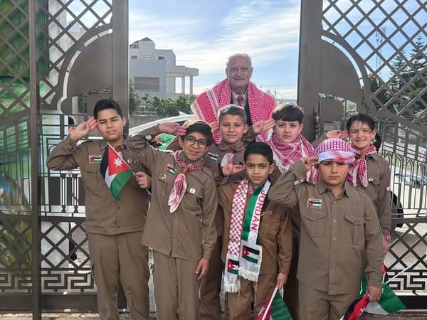 يوم العلم الأردني ..طلاب الكشافة