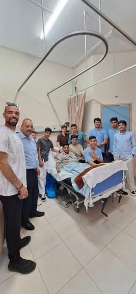 قام وفد من إدارة المدرسة ومعلميها وطلاب الصف العاشر بزيارة الطالب عامر ابو زيد
