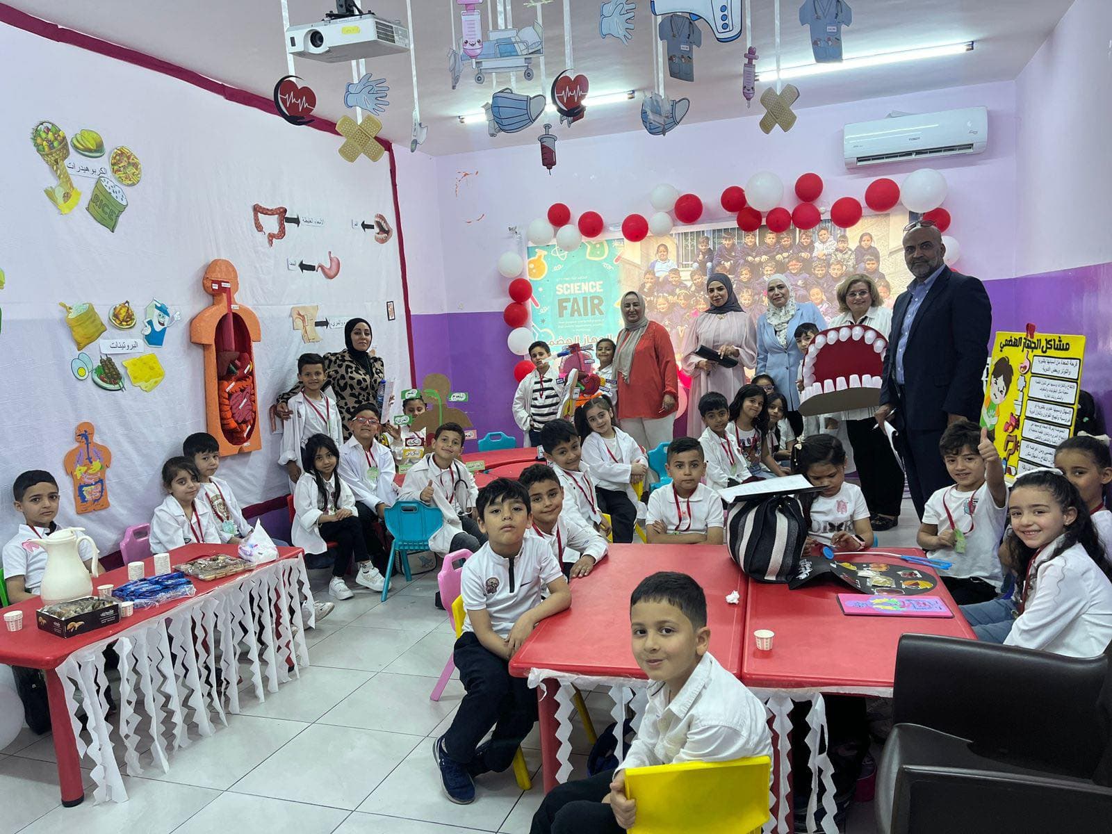 مشاركة الصف الاول ب في مسابقة العلوم Science Fair
