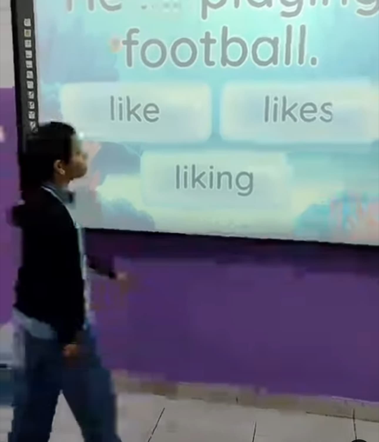 Playing games helps students practice grammar better