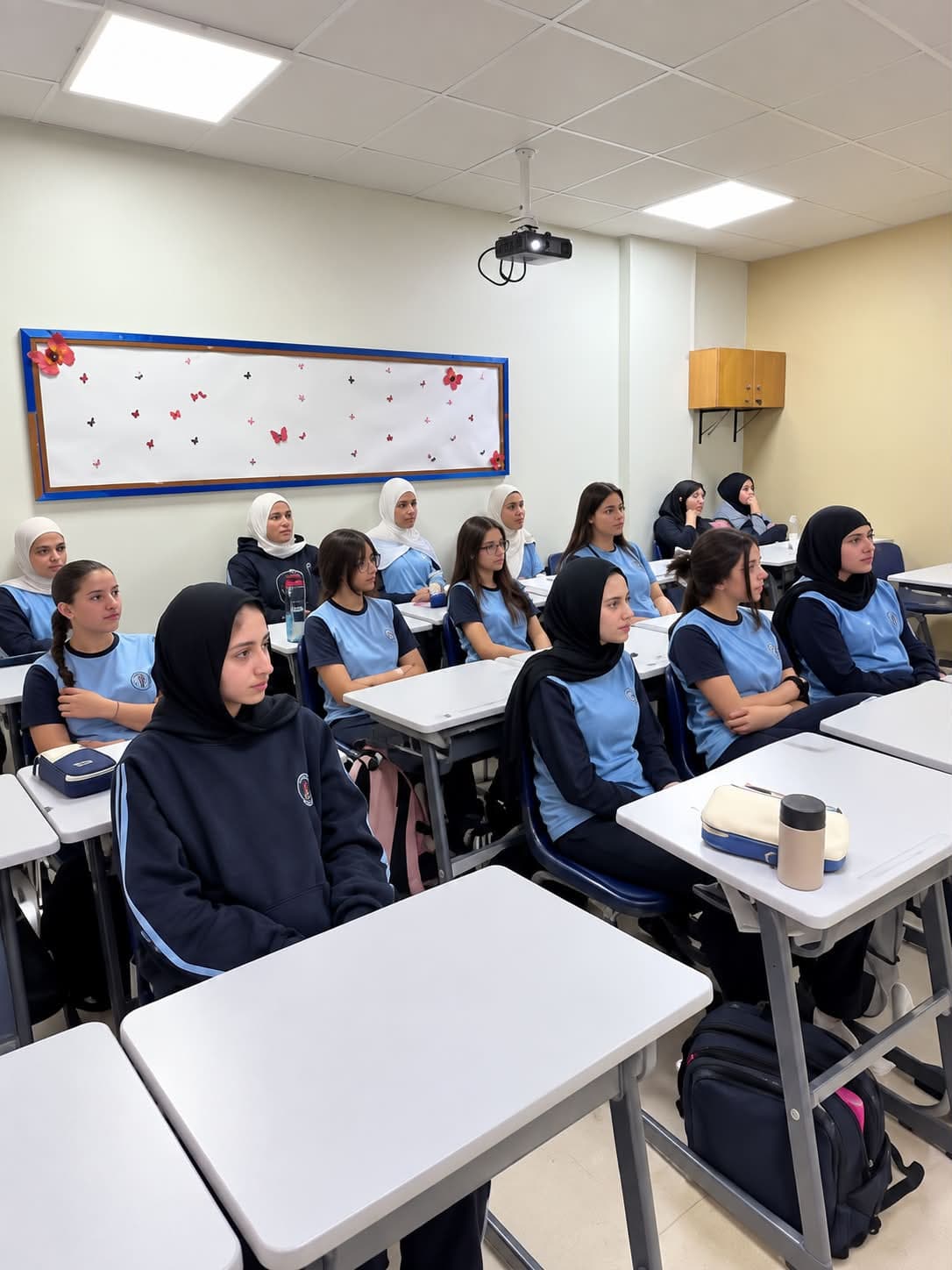 في قسم العلوم… لا نكتفي بشرح المعلومة، بل نجعل طلابنا يعيشونها