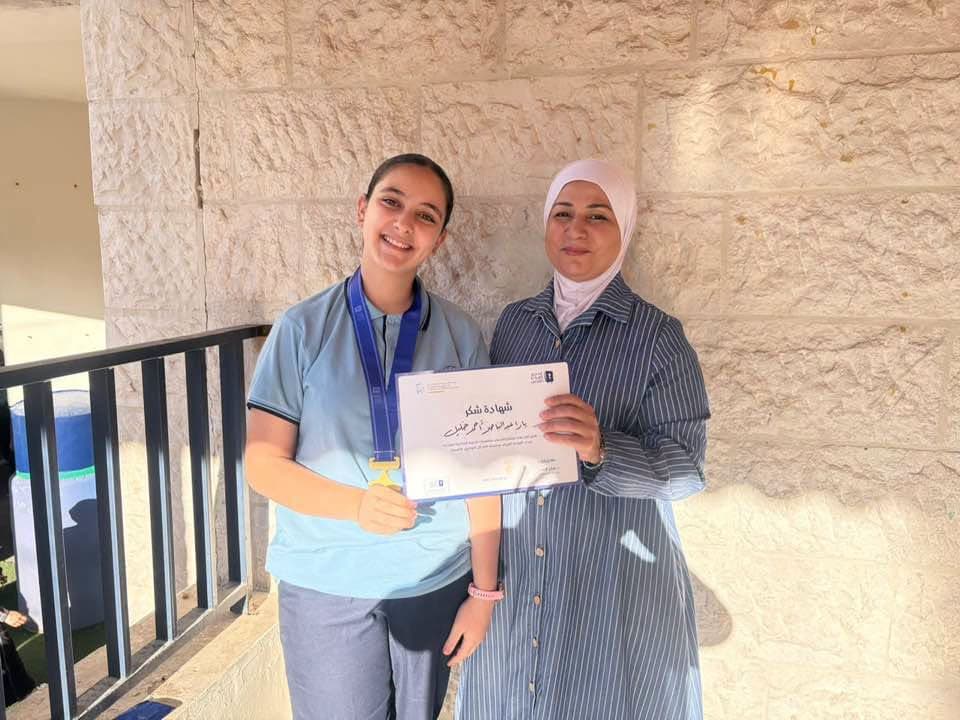 نبارك لطالبتنا الرائعة (يارا عبد الناصر) فوزها في تحدي القراءة