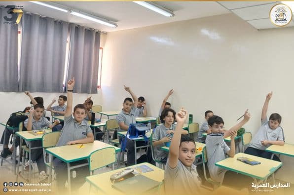 قام مرشد الصف الثامن الأستاذ عبد الله الكجك بشرح كيفية إعداد خطة دراسية وجدول زمني