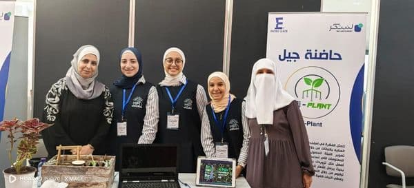 تسليم شهادات التكريم لطلبة حاضنة جيل الفوج الرابع للمشاريع الريادية
