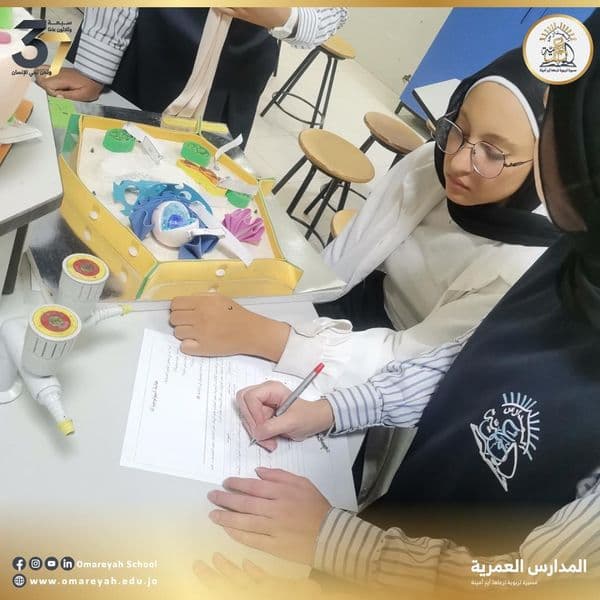 تعرفت طالبات الصف التاسع والعاشر على مضمون منهاج العلوم الحياتية