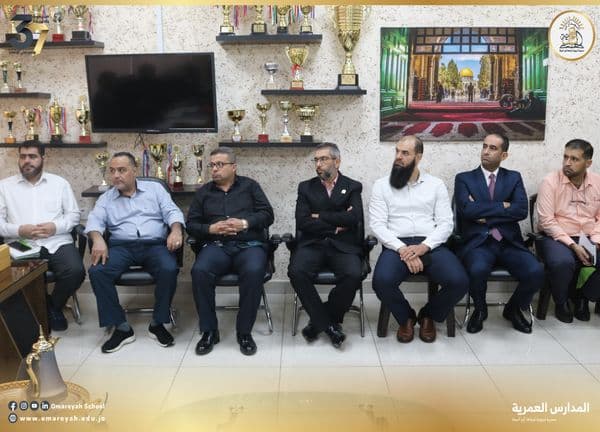 اجتمع السيد مدير المدرسة الأستاذ عبادة الحياري بالكوادر التدريسية لمرحلة الأول ثانوي