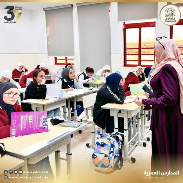 قامت مديرة ثانوية البنات أ. سوزان المحتسب بجولة تفقدية لاختبارات الشهر الأول