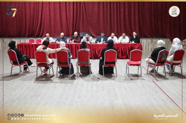 قامت إدارة ثانوية البنين بعقد اجتماع مع أولياء أمور طلاب الصف الخامس