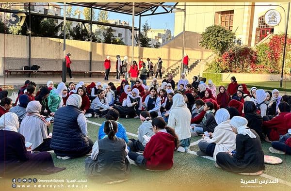 كرمت مديرة المدرسة الأستاذة سوزان المحتسب الأستاذة بيان أبو فارس على مبادرتها اليومية في حلقات الذكر الصباحية