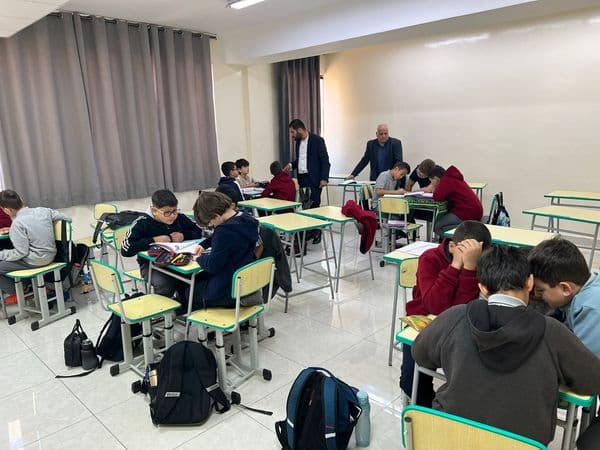 قام المعلم بهاء عاصي باعطاء حصة صفية نموذجية