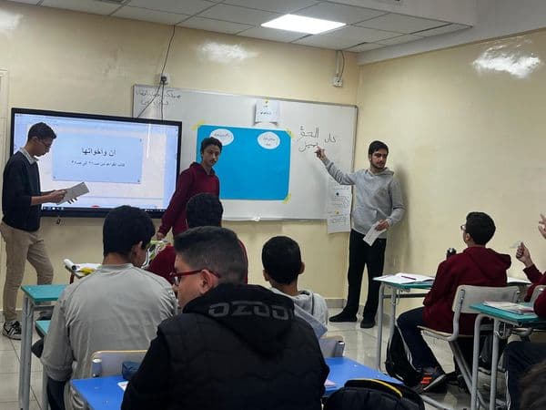 أبدع المعلم محمد غيث في حصة اللغة العربية في الصف التاسع
