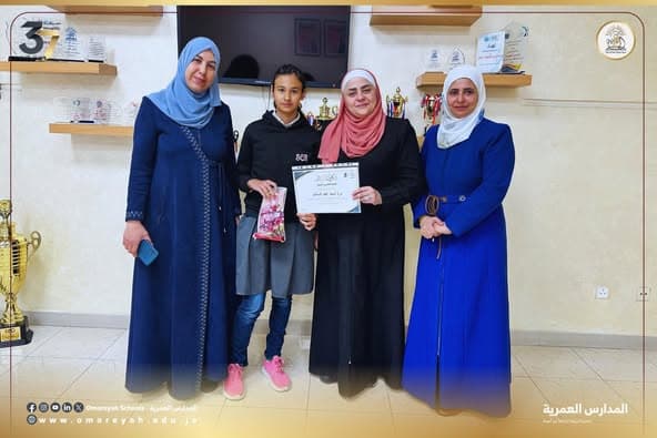 خضعت نخبة مختارة من طالبات الصف السادس لتدريب مكثف برمجي