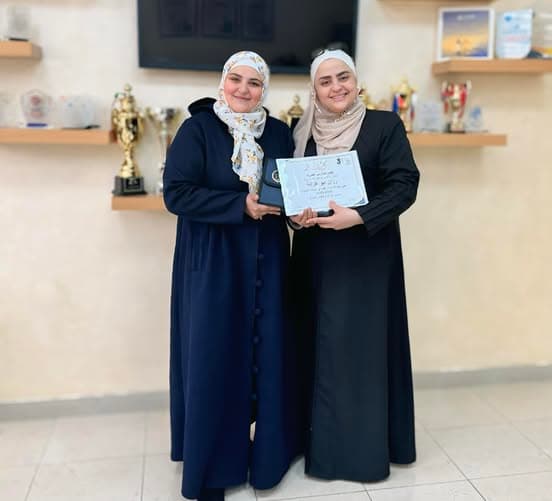 كرمت مديرة ثانوية البنات المشرفة رزان أبو غزالة لجهودها المباركة