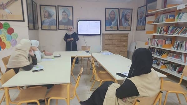 قامت مشرفة التربية الإسلامية بتدريب معلمات القسمين على استراتيجيات التقويم الواقعي