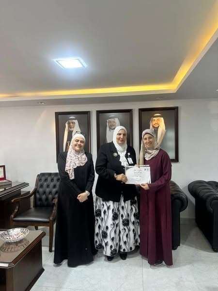 شكرت الدكتورة هيام رمضان بحضور مديرة المدرسة المعلمة ليلى عوض على جهودهاَِ