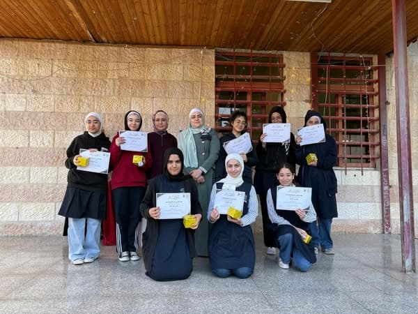 تكريم الطالبات اللواتي كان لهنّ بصمة خير واضحة وحسّ عالٍ بالمسؤولية