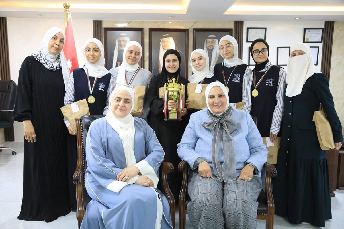 كرّمت المدير العام للمدارس العمرية فريق مشروع "Daigno AI"