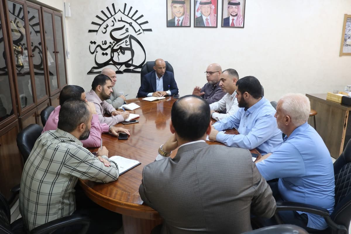 عقد مدير المدرسة أ. علاء العبداللات اجتماعا للمجلس التربوي في ثانوية البنين