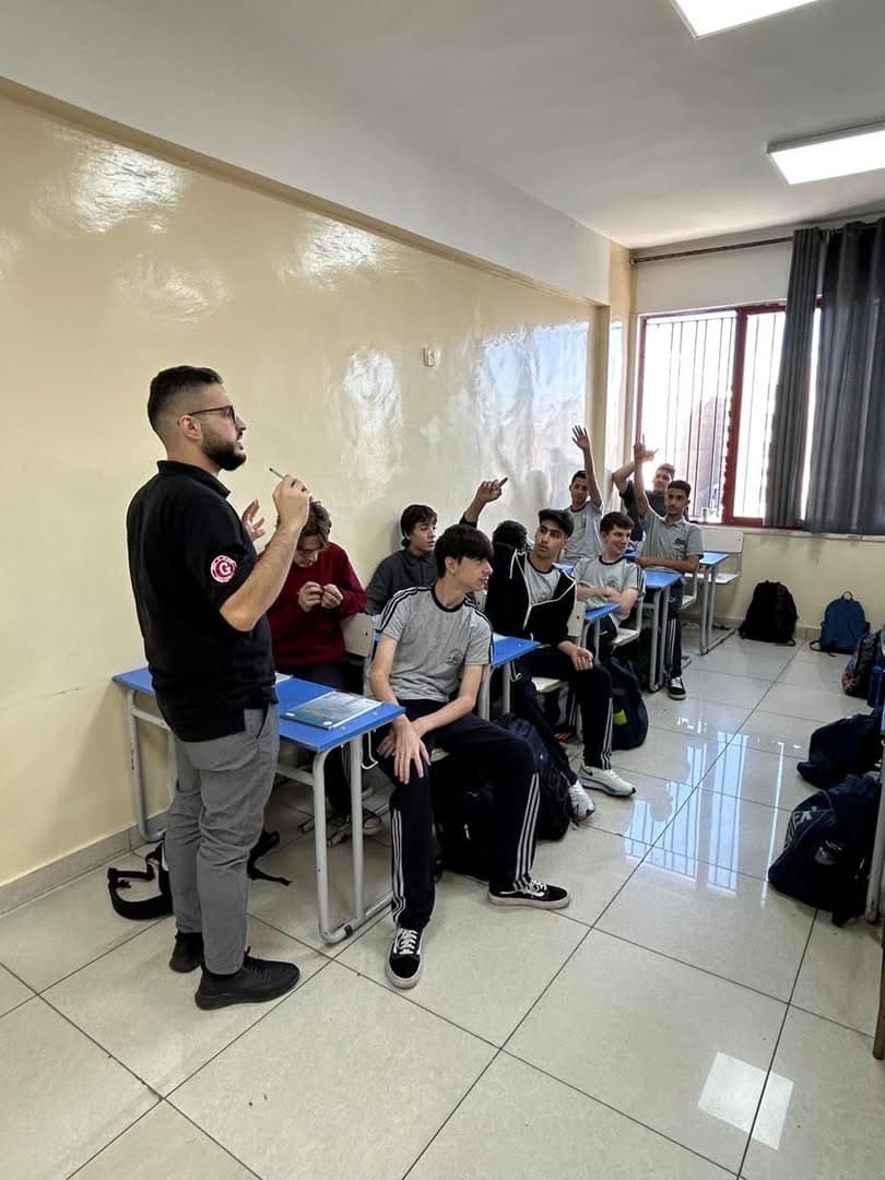 الإرشاد بجولة شاملة في جميع الأقسام لتهيئة الطلبة نفسيًا وتربويًا مع بداية اختبارات