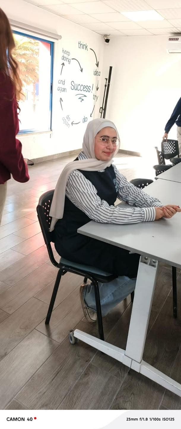 نبارك للطالبة نور الخطيب من الصف الثامن فوزها بالميدالية الذهبية
