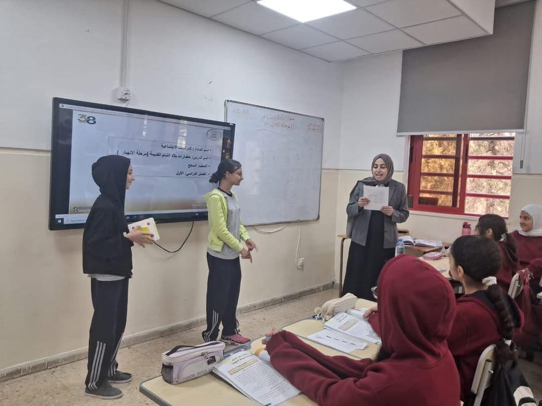 قدّمت المعلمة المبدعة روان أبو عوّاد حصة متميزة للصف السابع