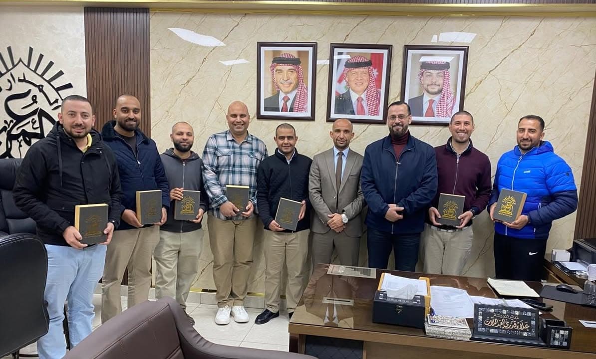 قامت إدارة ثانوية البنين بتكريم للمعلمين المشرفين على عمرة عشاق المصطفى 19