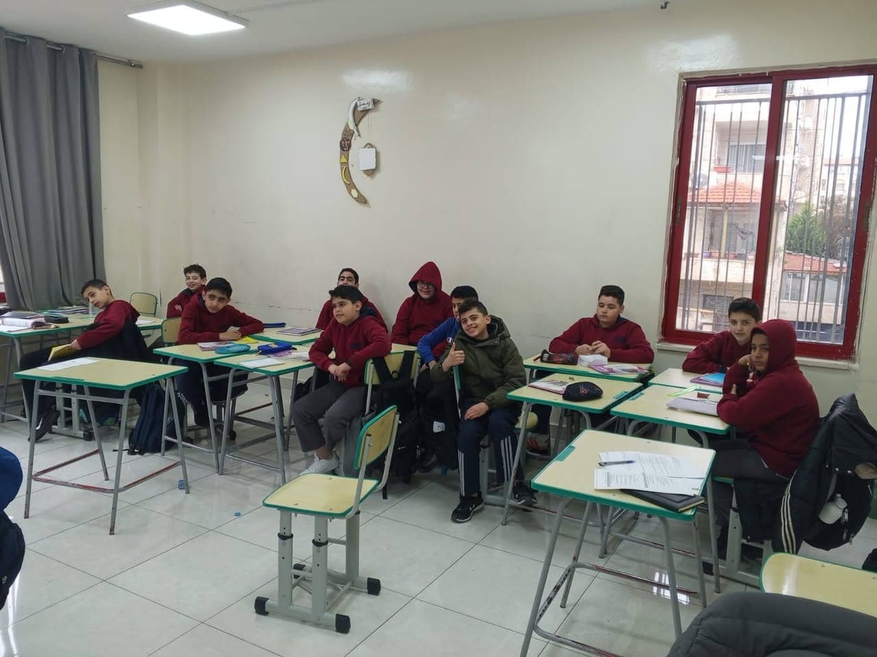 قدم المعلم اسلام الدباس حصة صفية تطبيقية لطلبة الصف السادس
